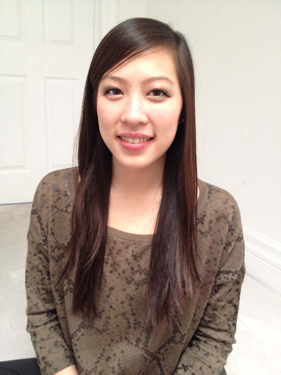 Slightly fill in your eyebrows with the matte brown color "Buck" and your bronze smokey eye look is finished!