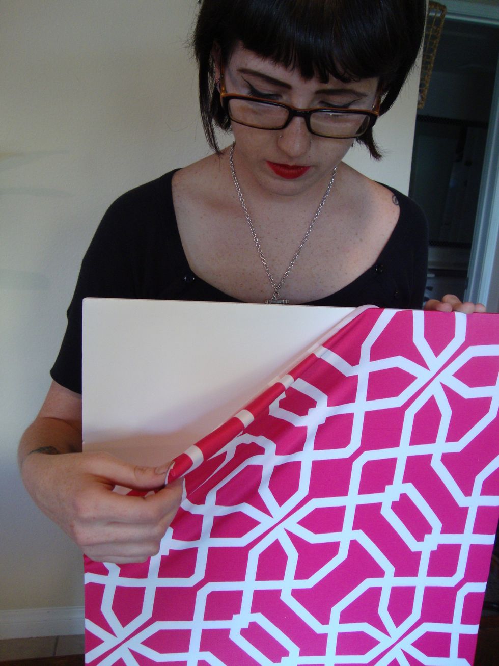 Slip your Frame Wrap over the foamboard. The lycra-based fabrics wrap over and cling to your support without any additional attachment needed!