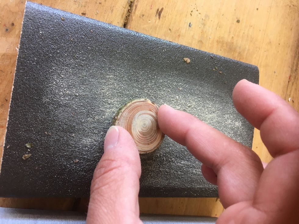 Slipa av den s\u00e5gade ytan.