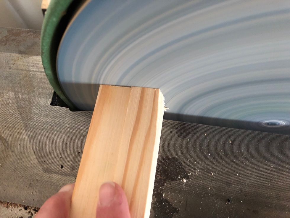 Slipa \u00e4ndarna s\u00e5 de \u00e4r 90 grader