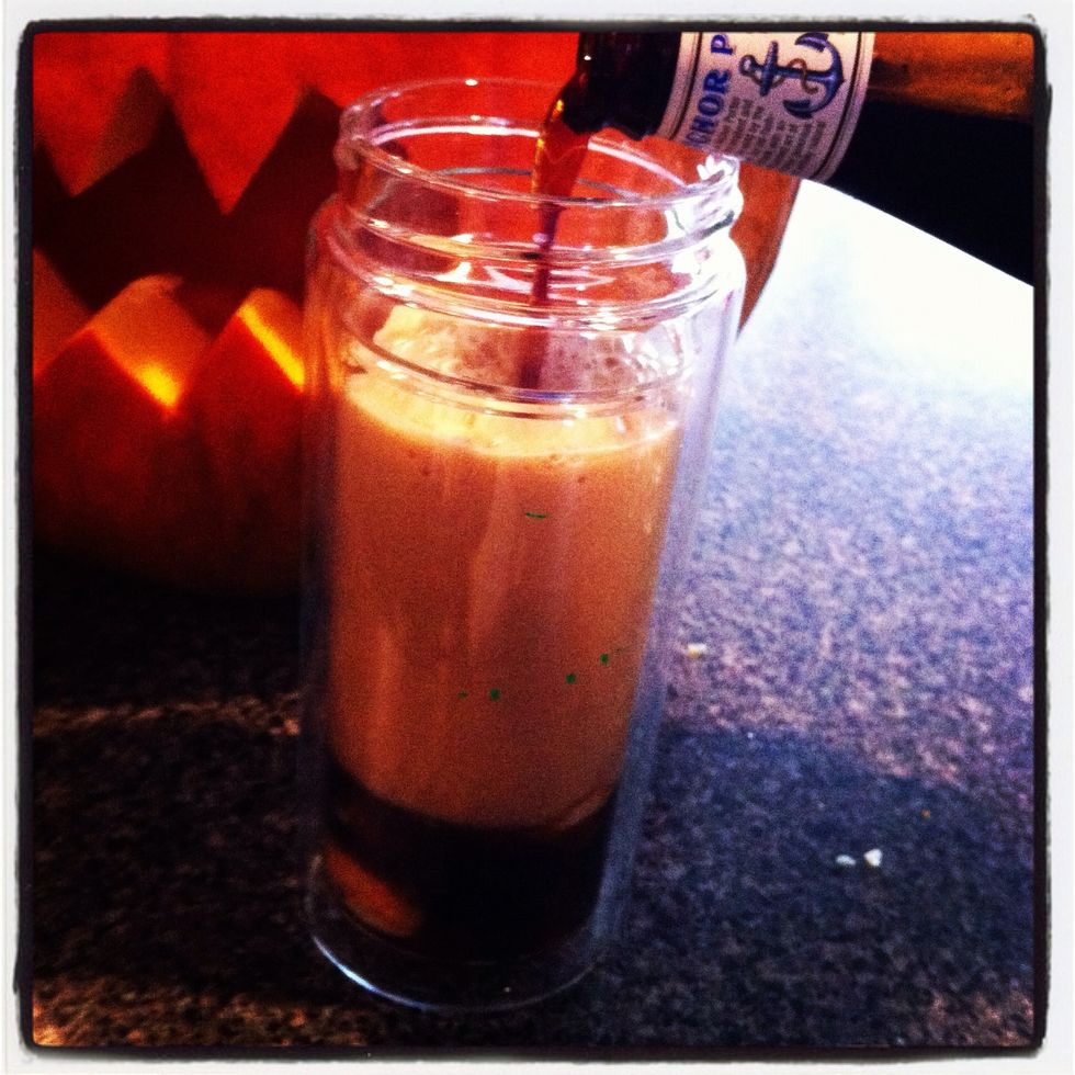 Slowly poor in the beer until full.