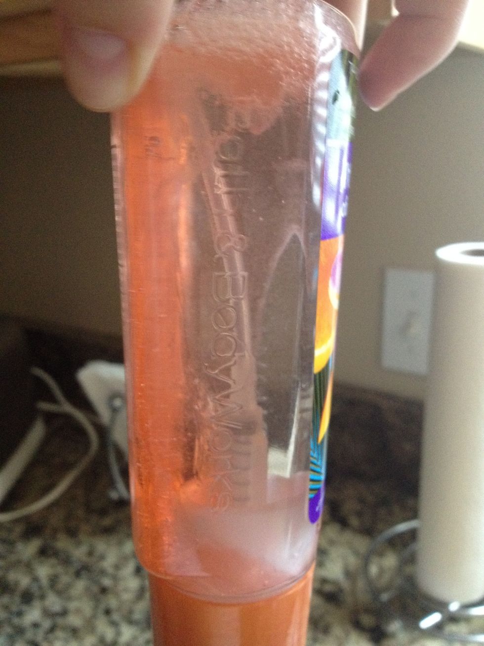 Slowly turn the bottle upside down, to let shower gel mix and dissolve in the hot water. Repeat until shower gel is completely dissolved. Do not shake.