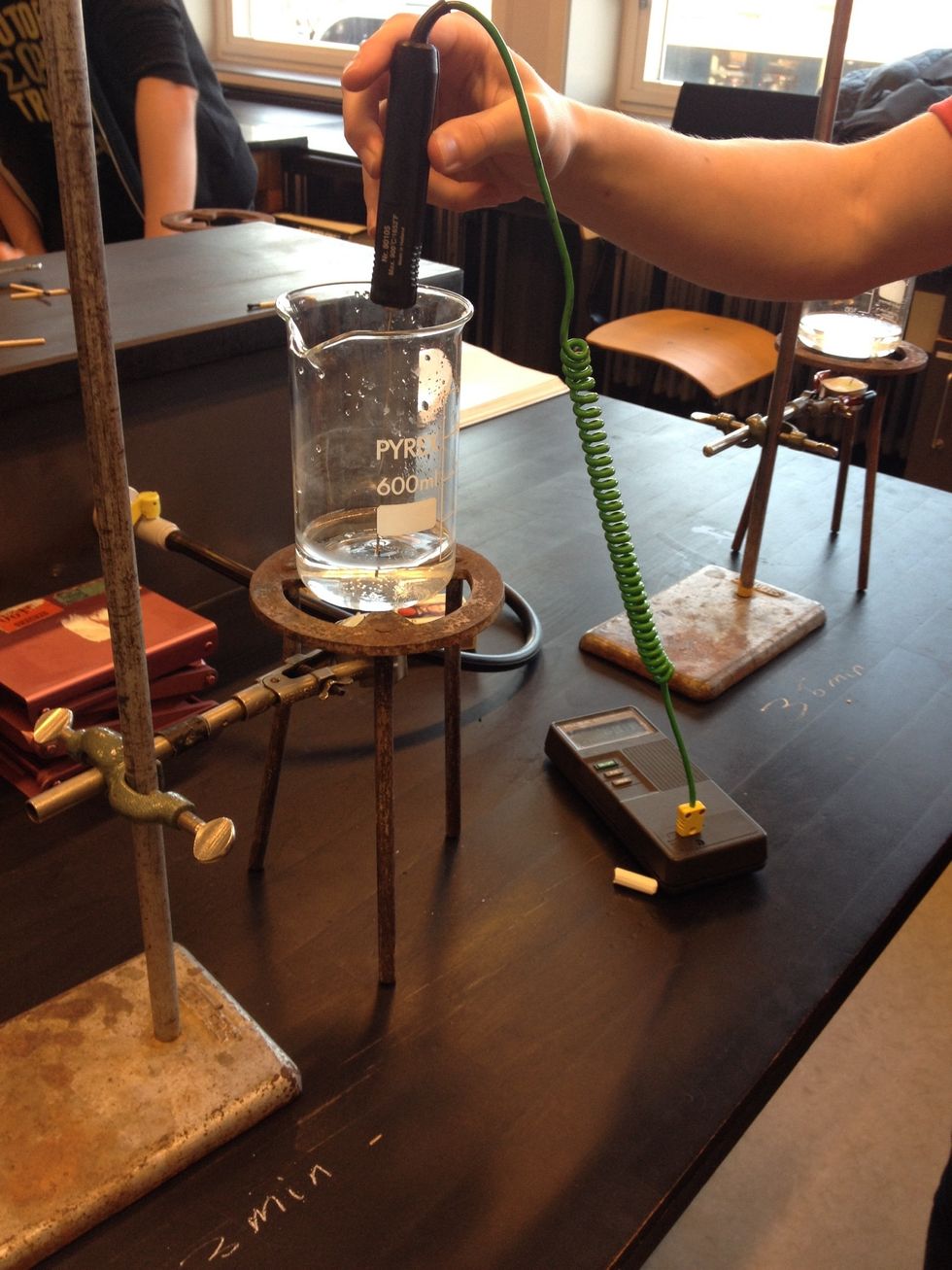 Sluk stearinlyset efter de 3 og 5 min. Og tag derefter temperaturen.