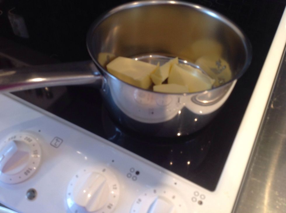 Sm\u00e4lt sm\u00f6ret/ melt the butter