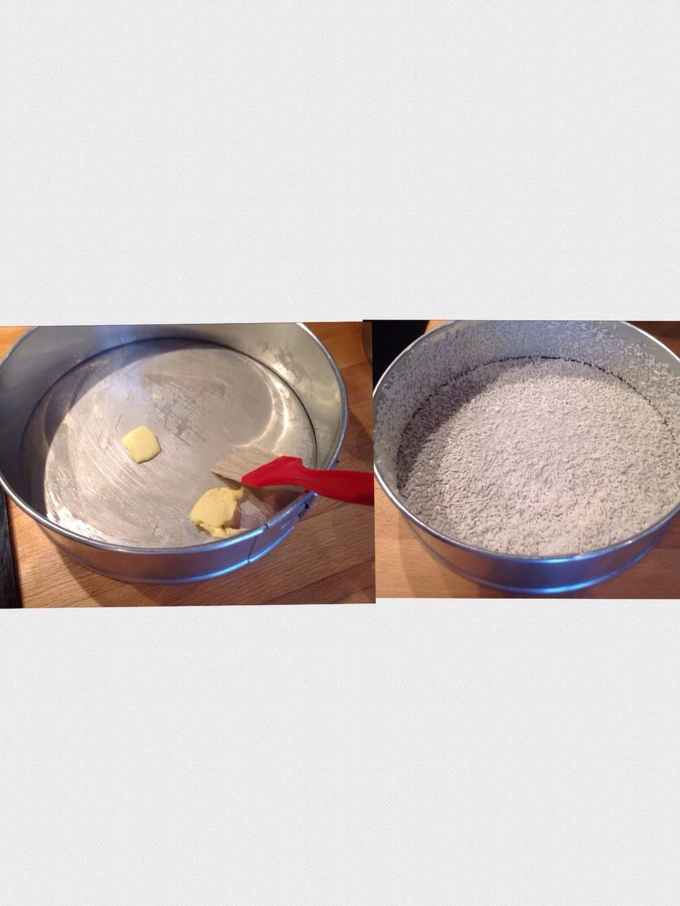 Sm\u00f6rj och br\u00f6a en form med l\u00f6stagbar kant. Lubricating and sprinkle with crumbs a tin with removable rim.