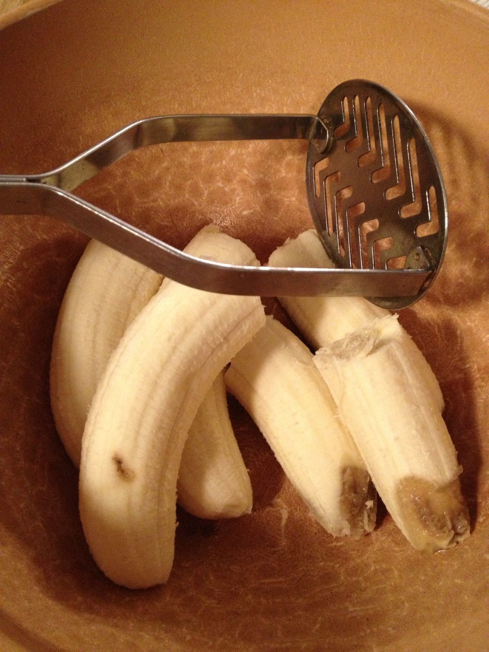 Smash bananas