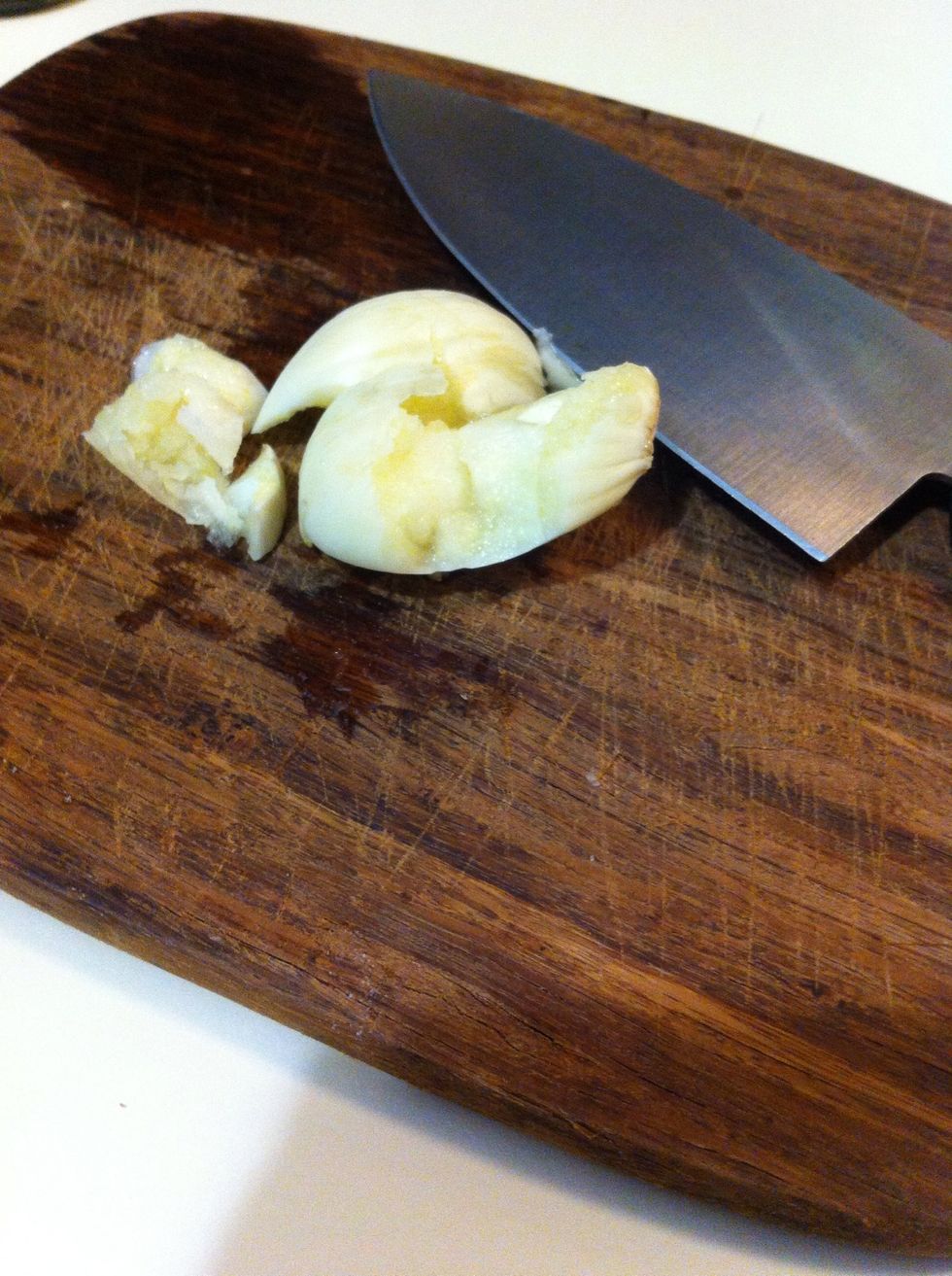 Smash your garlic! (Feel free to check out my other guides to see just HOW MUCH I LOVE to smash garlic =P)