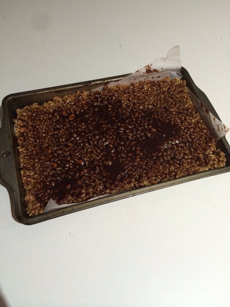 Smooth it out & place in the fridge for 1-2 hours.