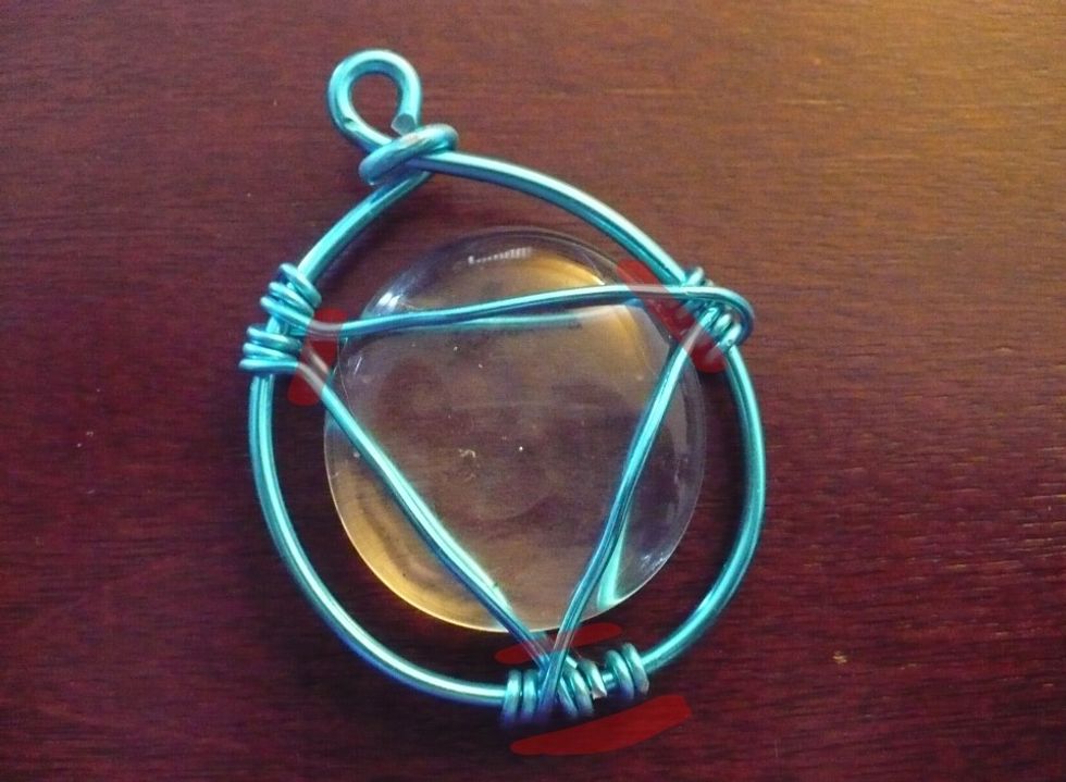 Snip excess wire. Lightly pinch wire closed around the frame so no points stick up. If gem is loosely fit, pinch wires around the gem at the three points to tighten. Done!