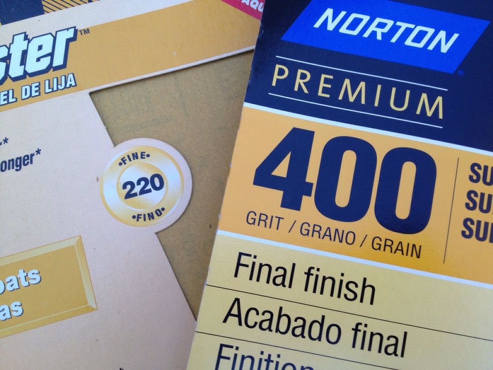 So I've put the Dremel away and pulled out the 220 grit and 400 grit sand paper. From this point forward, I will sand the antler by hand. Start with the 220 and move toward the 400 grit.
