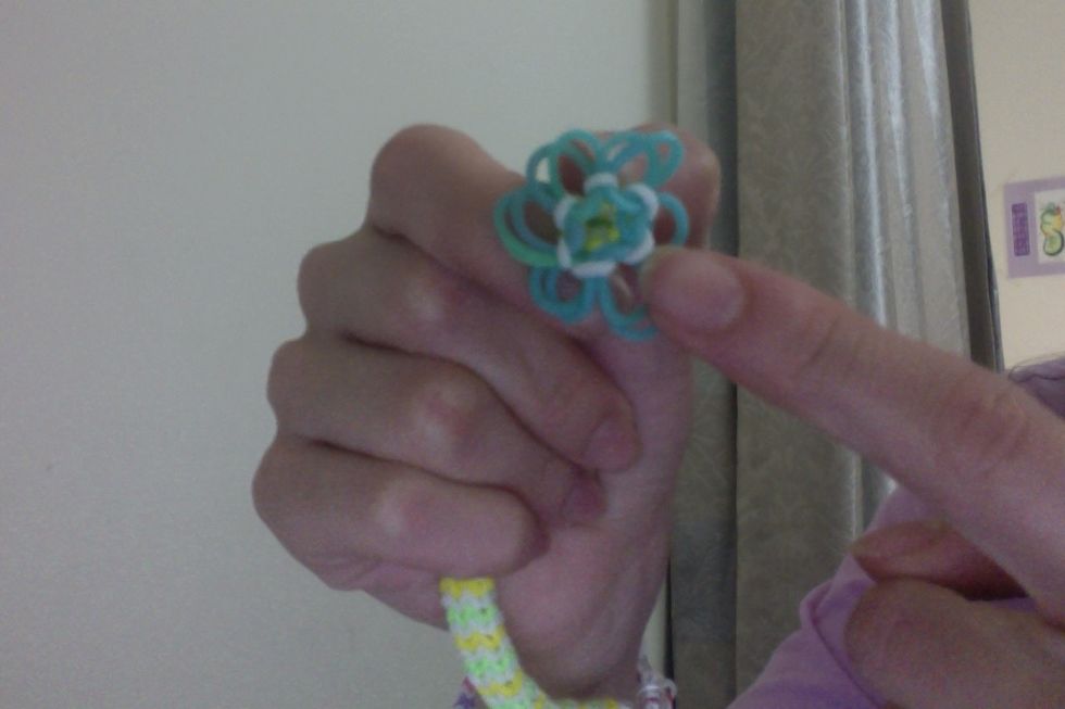 So now the bracelet's other end should look like this and if you can see the white rubber bands, those are the ones your are going to re-put on your 6 pegs.