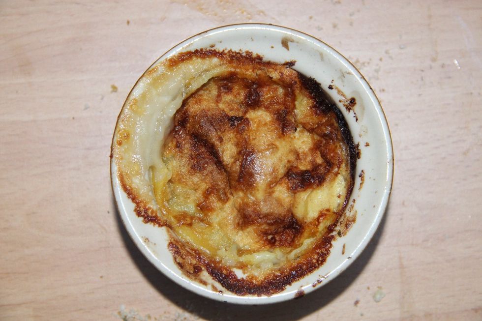 So on till the border. Put in preheated oven at 200 degrees celsius for 15 min till brown