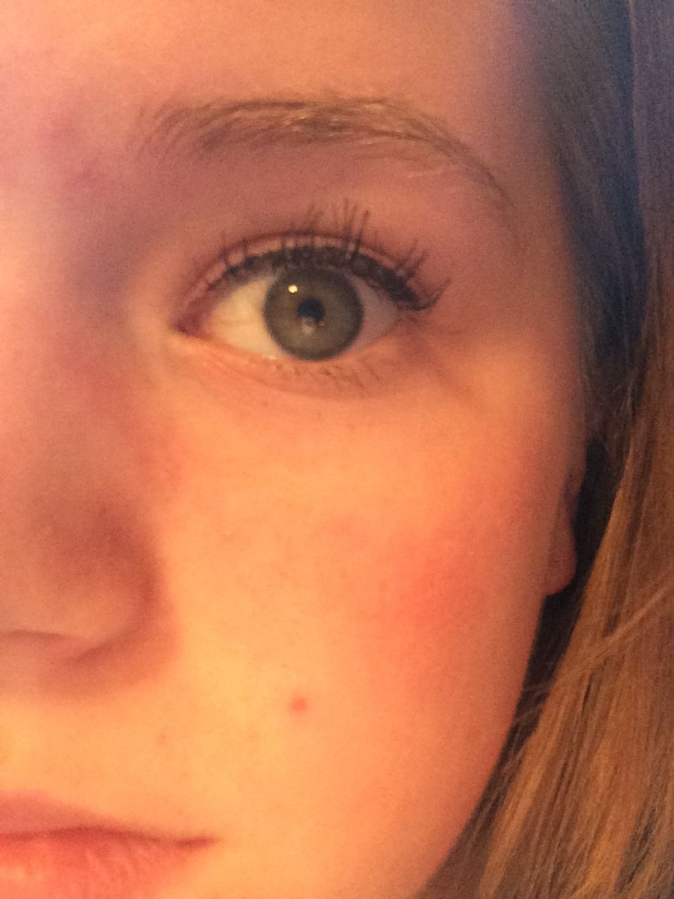 so this is my eye with eyeliner and mascara (sorry, but the pics are gonna be blurry :/ )