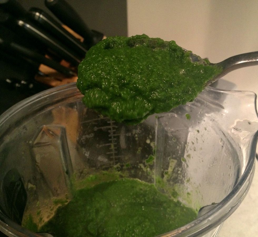 So, this is what it looks likes like now... This is only veggies+broth and spices blended for about 1 minute. You can leave it like this, or add the seeds/nuts now. (see video 3)