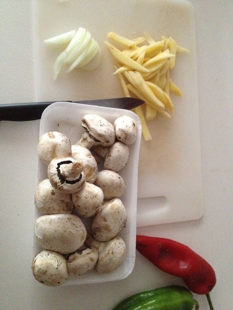 So\u011fanlar ve patatesler ince ince ama uzun \u015feritler halinde do\u011franir