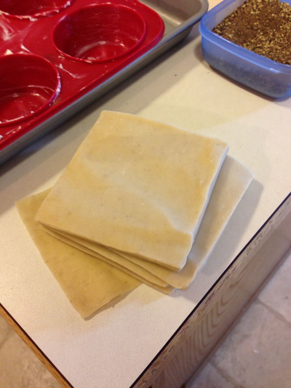 So yes you read that right, we are using wonton wrappers, trust me it tastes great!