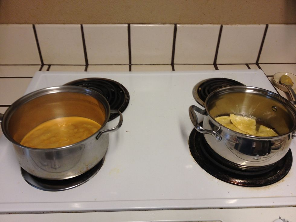 So your frying tortilla and keeping the fire low now on the cheese sauce at the same time