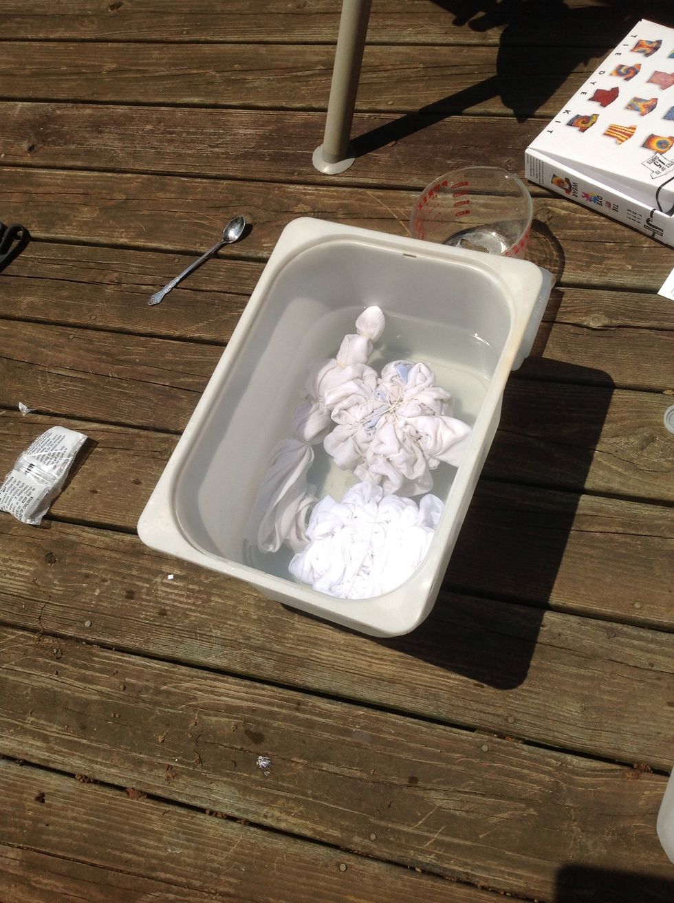 Soak in soda ash mixture for at.east 20 minutes