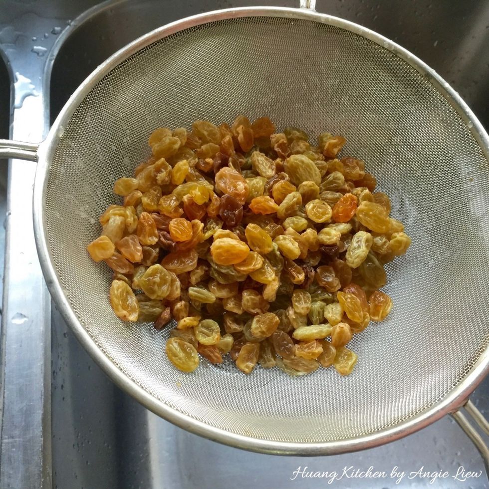 Soak raisins in hot water until they turn plump and moist, about 10 minutes. Then drain well and set aside. And we're ready to make the cookies.
