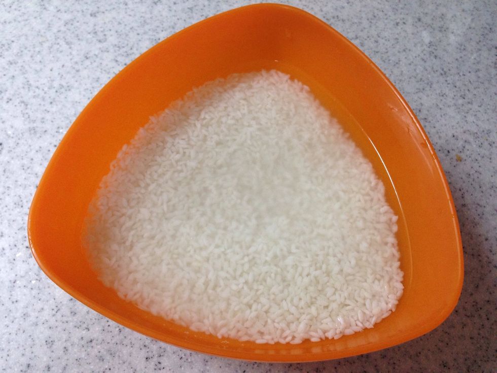 Soak the rice for 15 min in a water----------- \u064a\u063a\u0633\u0644 \u0627\u0644\u0623\u0631\u0632 \u062c\u064a\u062f\u0627 \u0648 \u064a\u0646\u0642\u0639 \u0641\u064a \u0627\u0644\u0645\u0627\u0621 \u0644\u0645\u062f\u0629 \u0661\u0665 \u062f\u0642\u064a\u0642\u0629