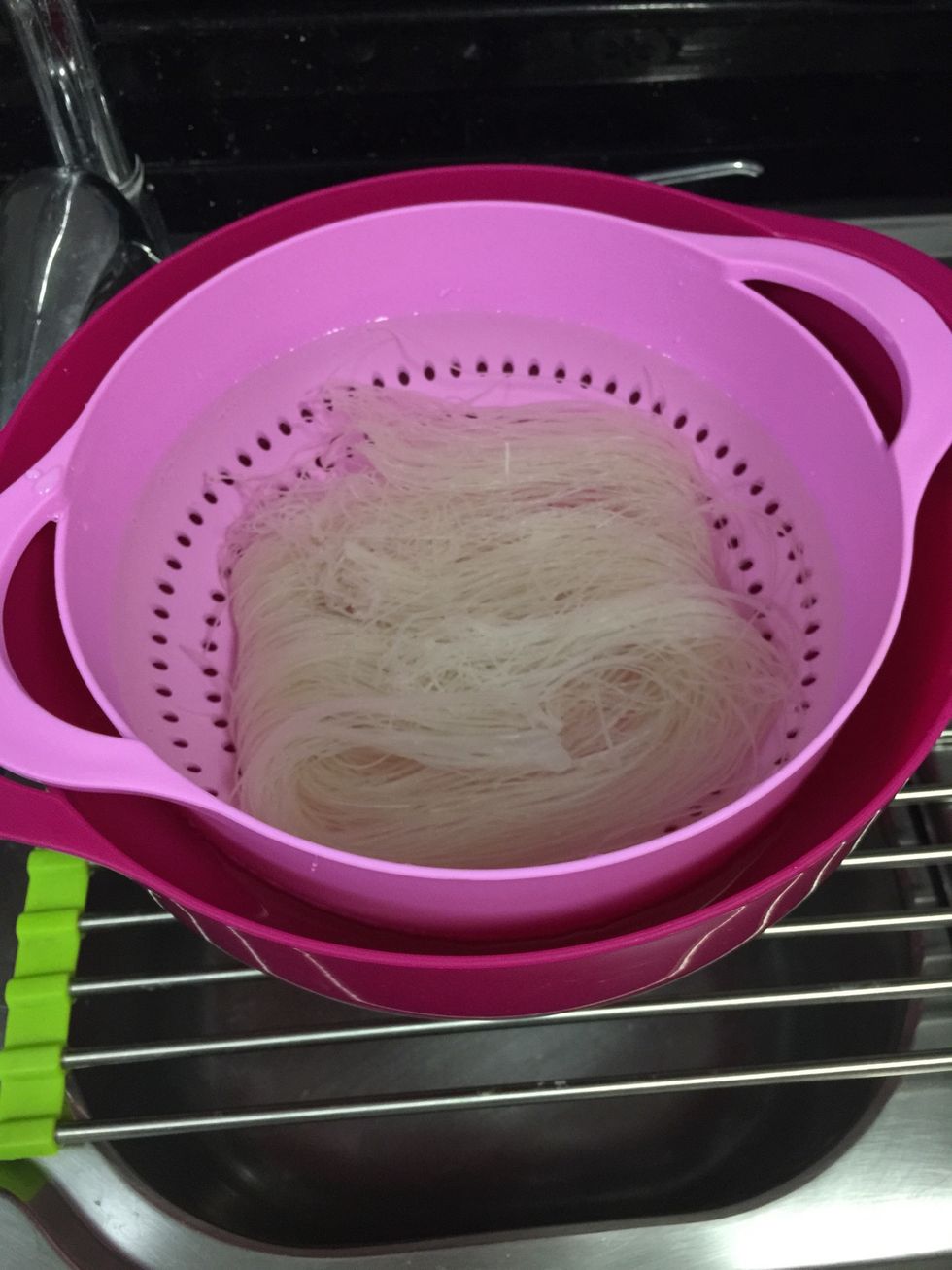 Soak the vermicelli until soft