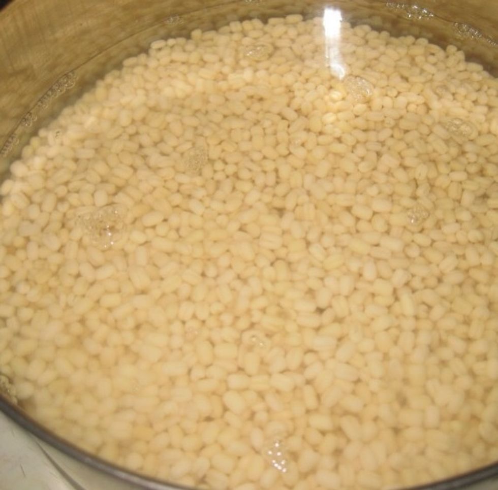 Soak urad dal fenugreek seeds and rice for 6-8 hours. Adding fenugreek seeds gives a nice flavor and aroma