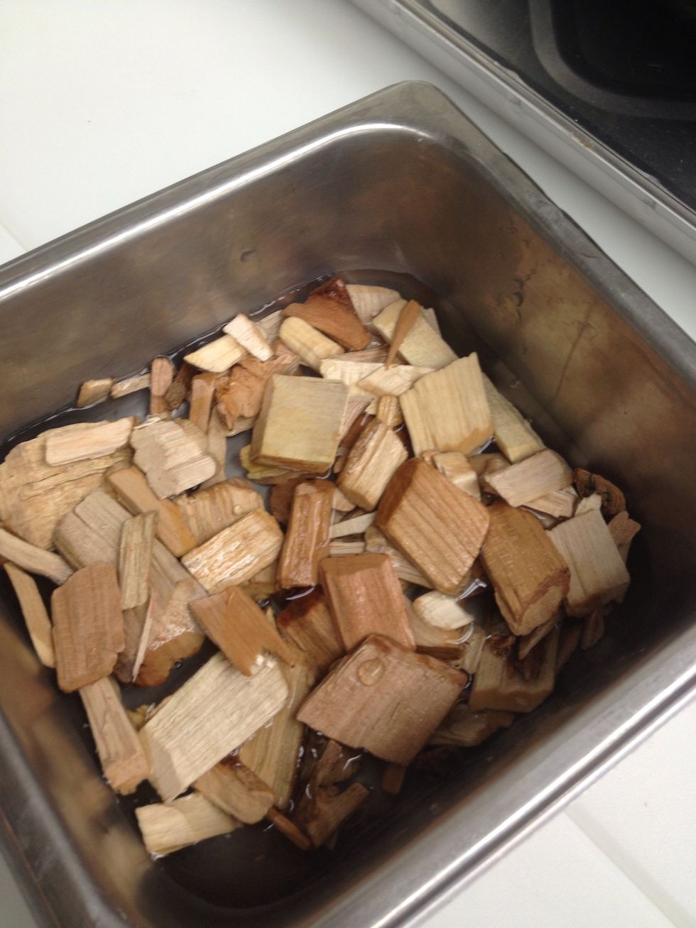 Soak wood chips 10 minutes.