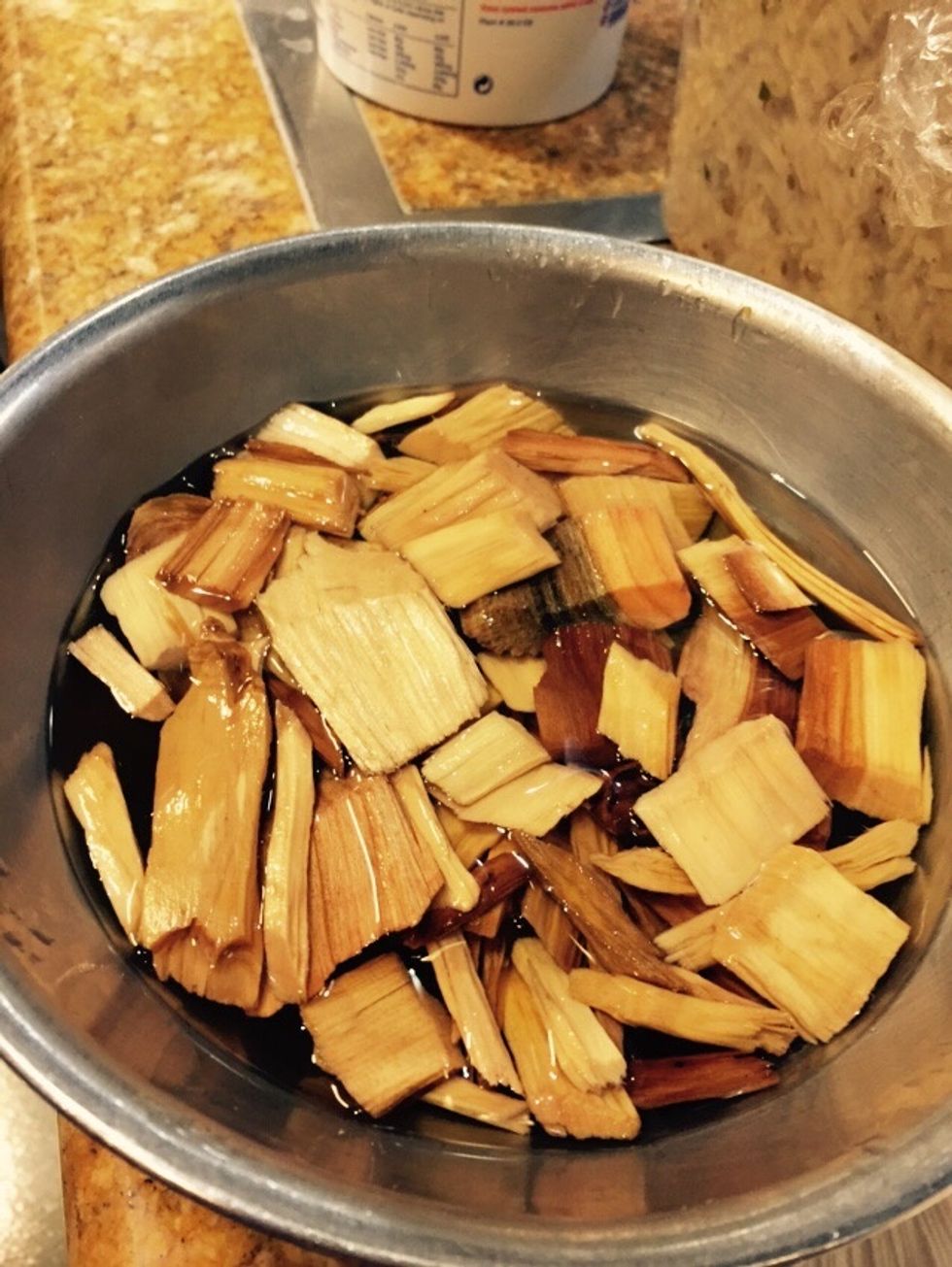 Soak wood chips for 10 min.
