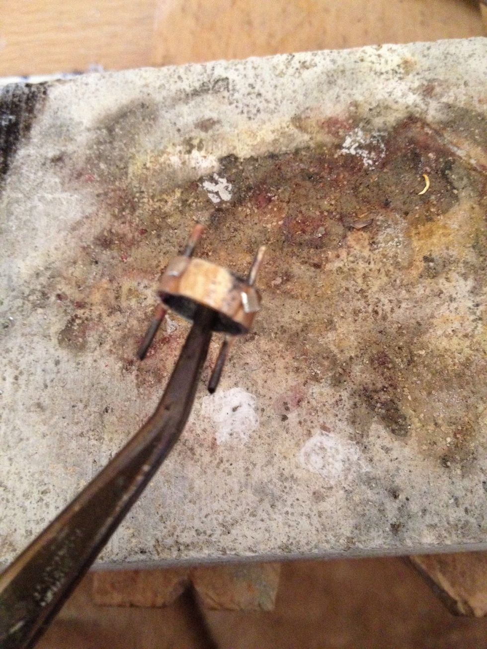 Solder four claws onto your oval bezel, here I used hard silver solder.
