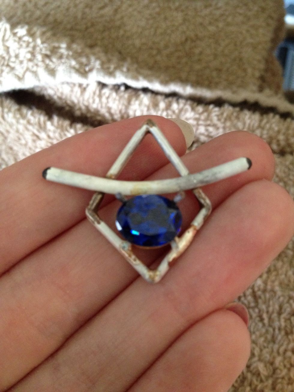 Solder the curve onto the diamond shape, I used hard solder here. Solder the setting in place by using easy solder, to prevent the claws from slipping when heated.