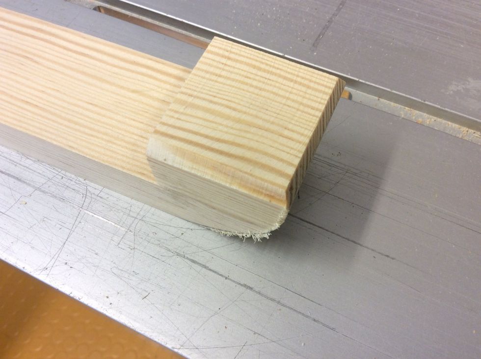 Som uteliggare ett design tips kan du sk\u00e4ra in kanterna p\u00e5 undersidan lite. Det ser mycket trevligare ut speciellt n\u00e4r man tittar p\u00e5 det.