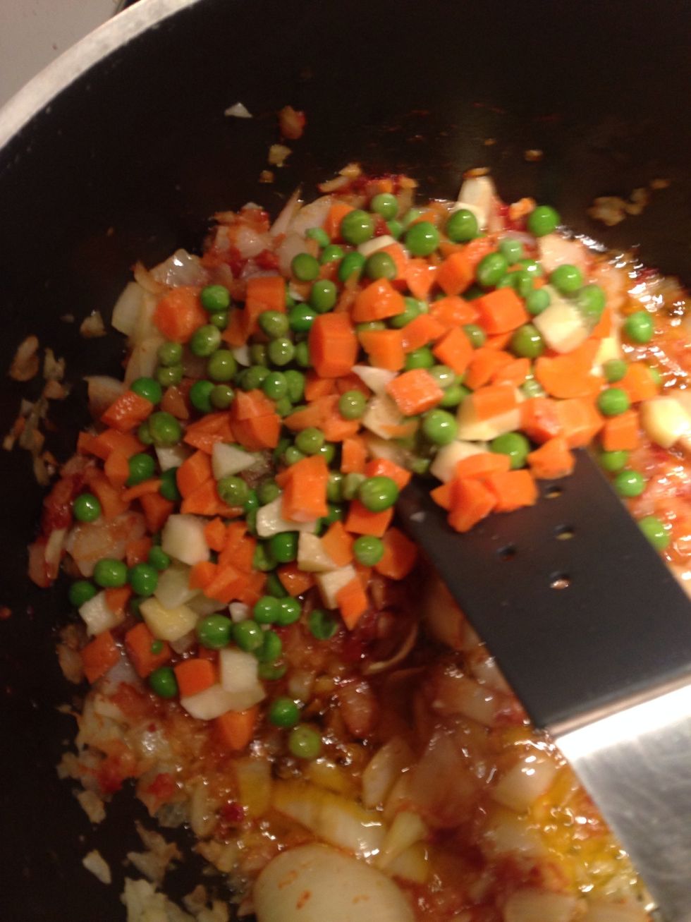 Some garnish \u263a\ufe0f normaly i put a choped carrot but this time i putted some peas 2\ud83d\ude1c\ud83d\ude0b