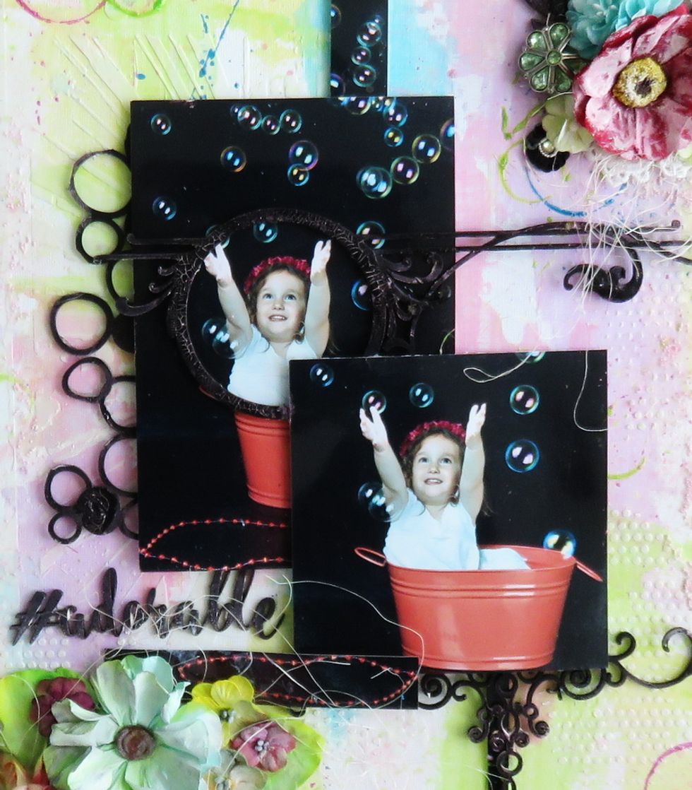 Some more close- up to the central part of the canvas.