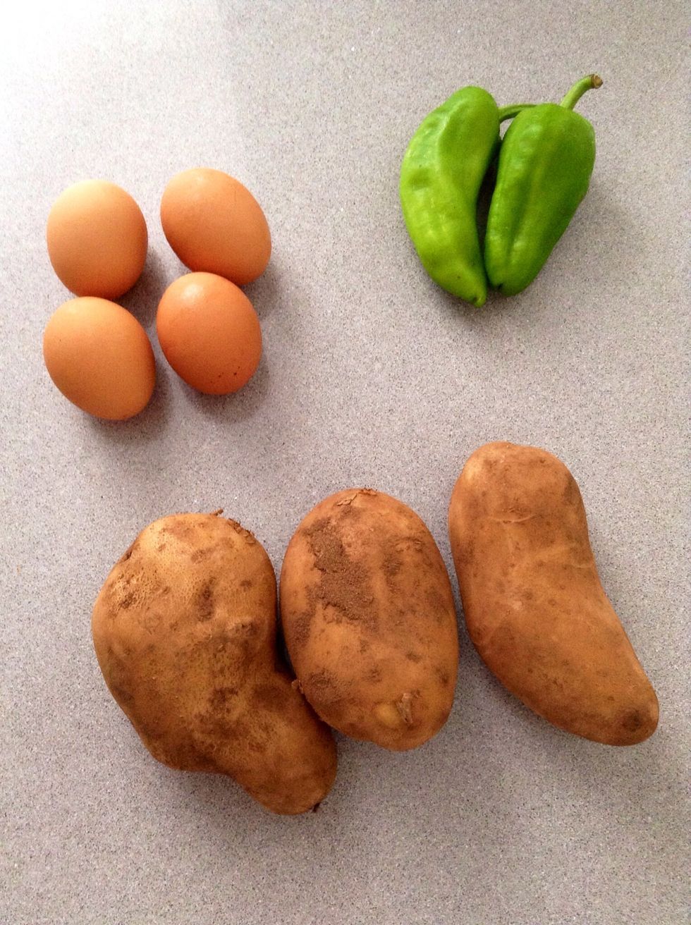 Some of the ingredients: eggs, potatoes and peppers. Remember that green peppers and onion are optional.