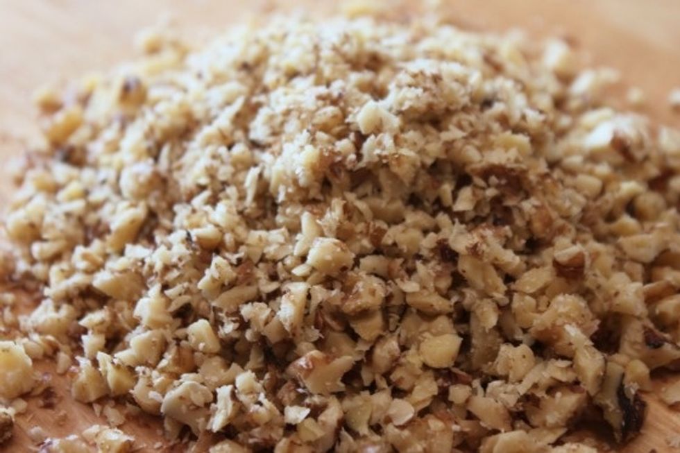 Something like this. Even less is fine. Walnut halves are finnnee dw