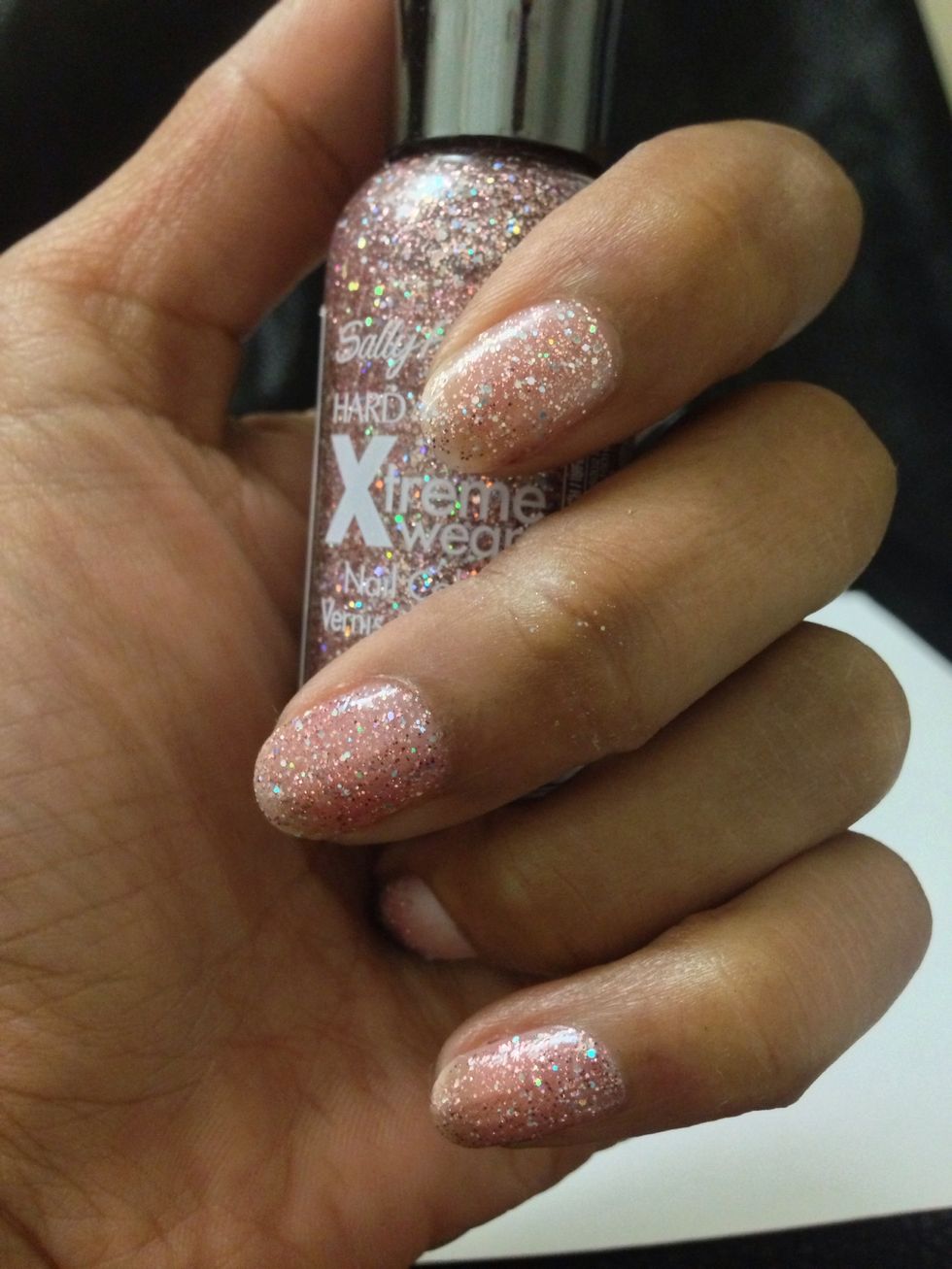 Something like this. I've left my ring finger bare for the gradient effect.