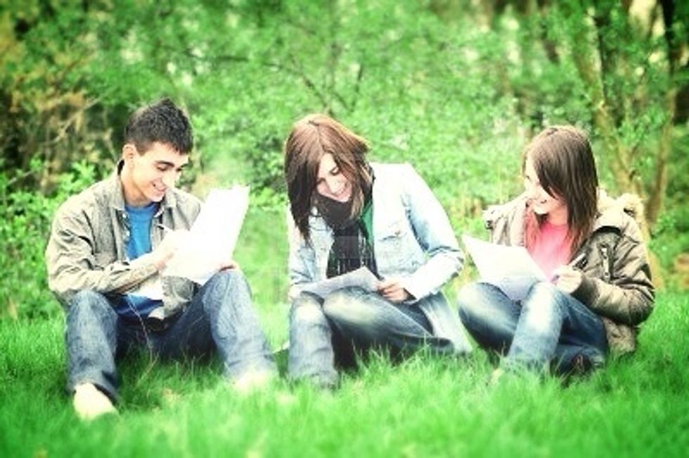 Sooo hurry up and grab your best friend to study! The learning together process is very recommended by qualified psychologists and science humans!
