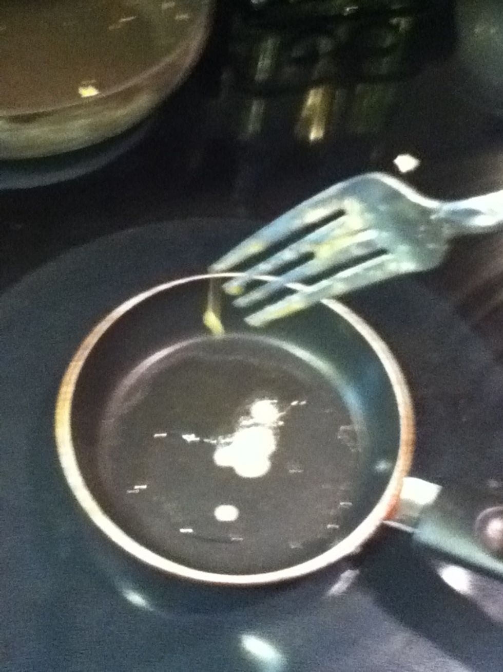 Sorry about the pic but test the pan to make sure its hot by dropping some egg on it