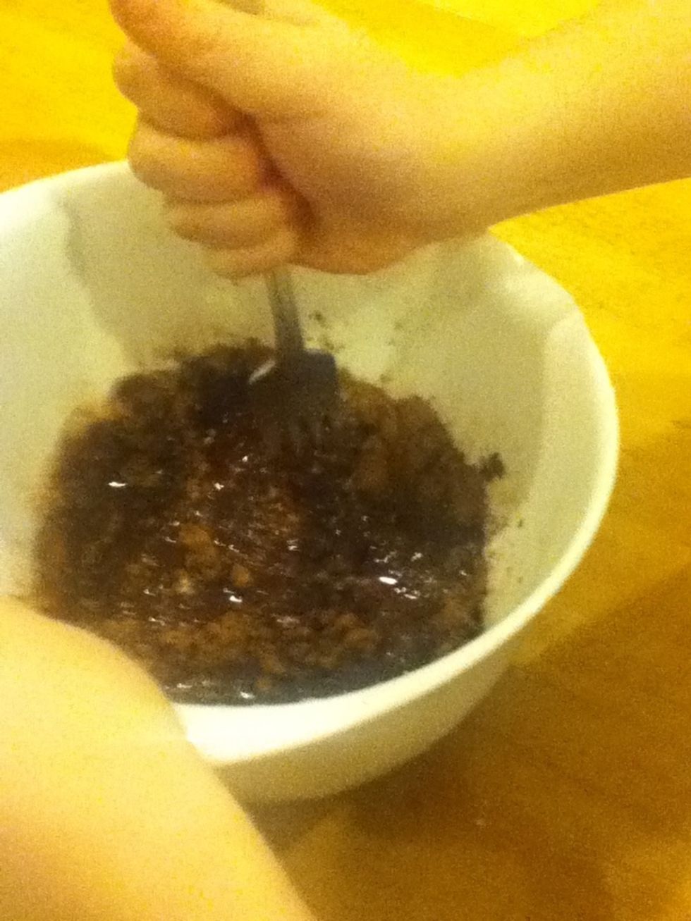 Sorry. I won't be giving you any details on how to make the frosting so what I'll tell you is to make your favorite chocolate frosting or take can frosting.