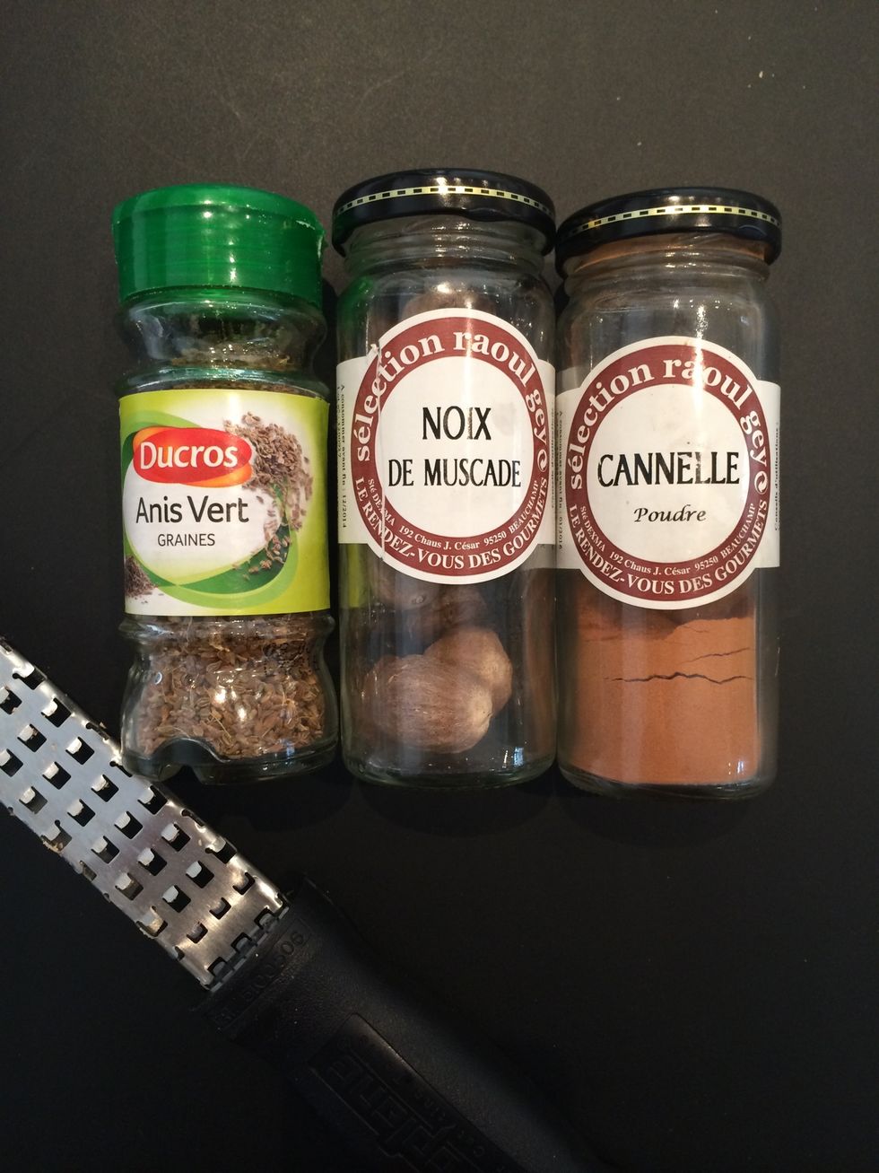 Spices to add. I chose cinnamon, anis, and nutmeg.