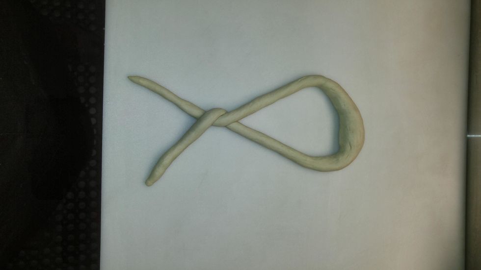 spin to form the center knot