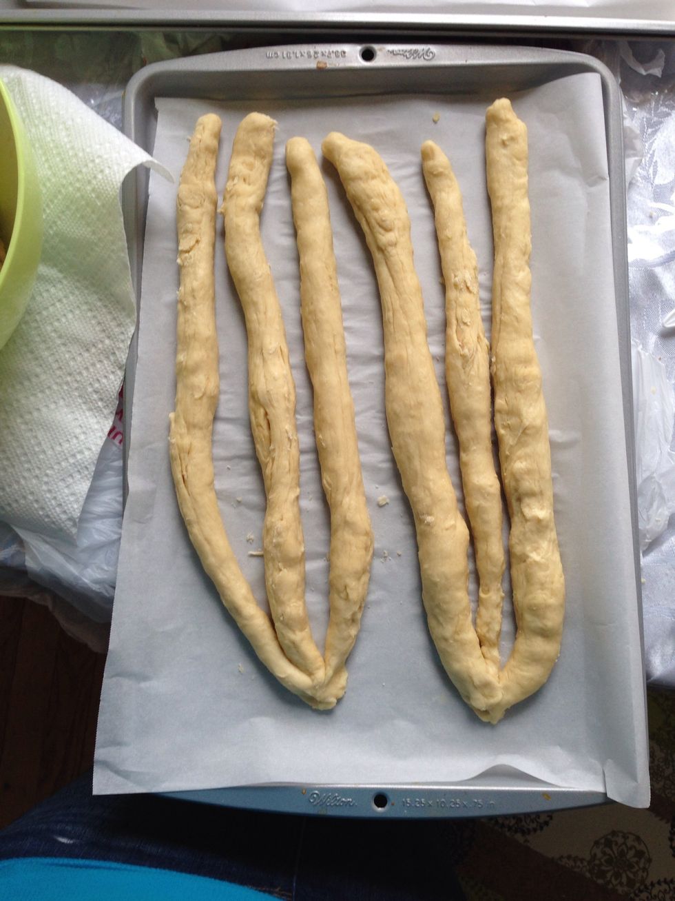 Spit into 2 groups of 3 and pinch the edges