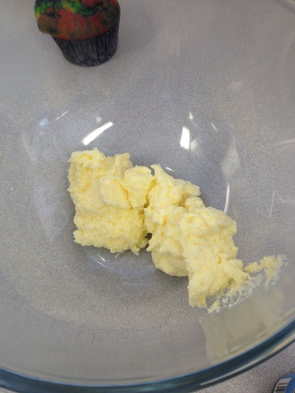 Split the icing evenly into different bowls.