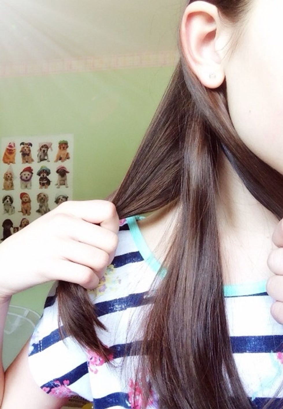 Split yr hair into three sections