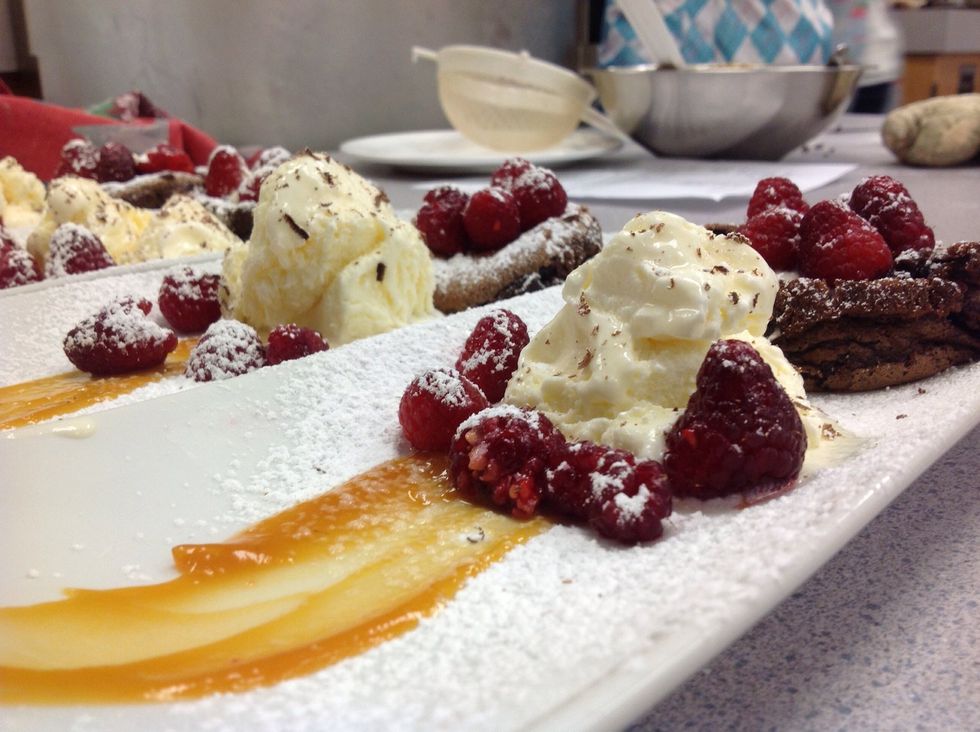 Spoon 1/4 cup ice cream beside the cake and top with fresh raspberries or other varieties of berries in the sauce around the cake. Sprinkle with powdered sugar and enjoy! \ud83d\ude0a\u2764\ufe0f