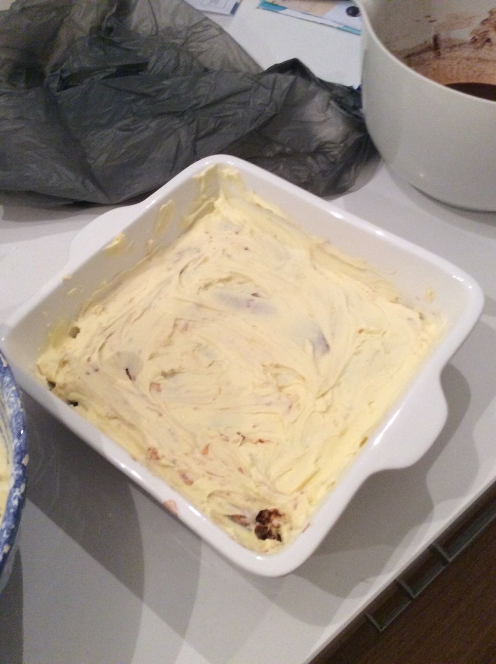 Spoon half the cream mixture over the biscuits and smooth the top.