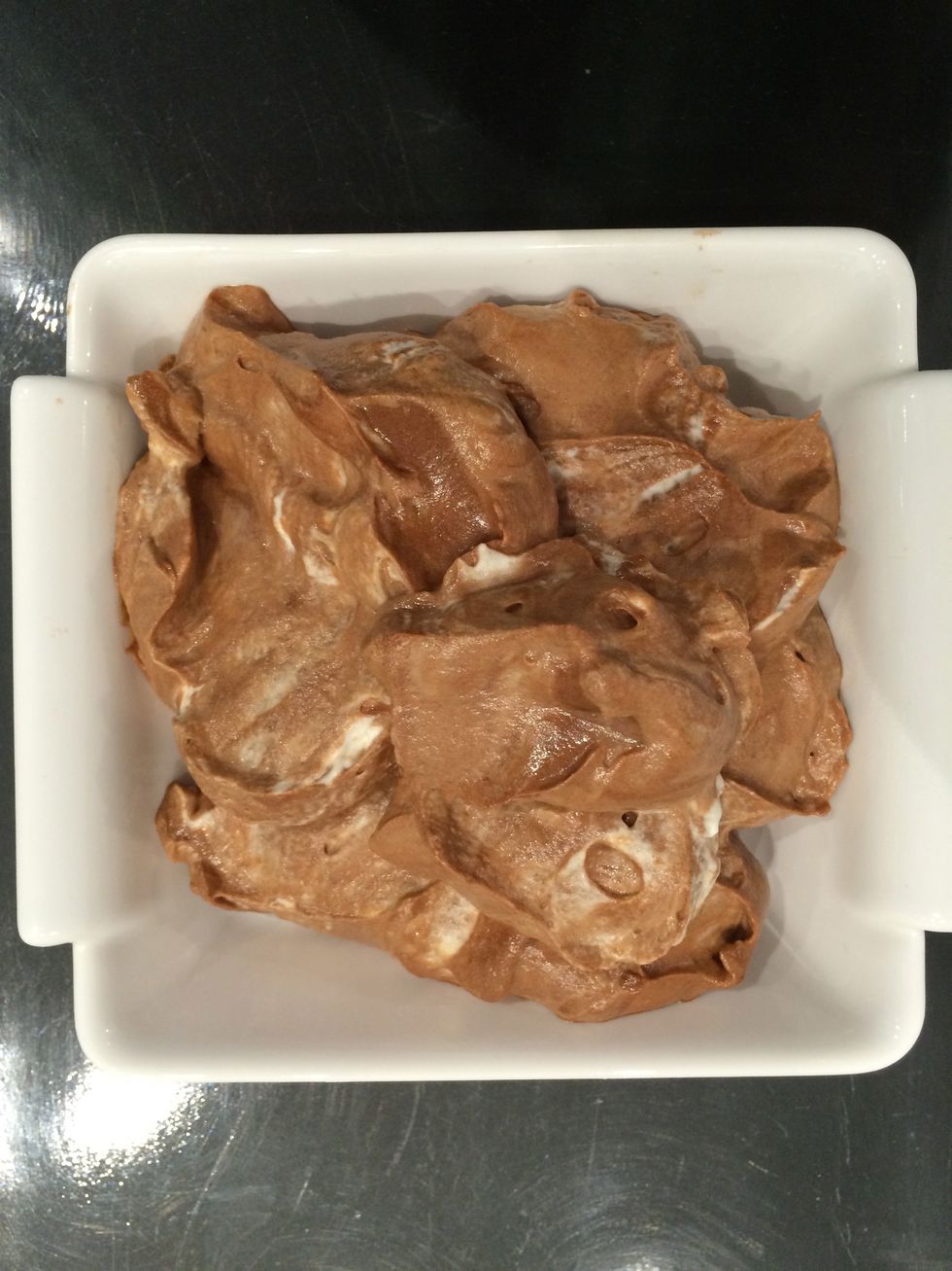 Spoon in shallow individual plates