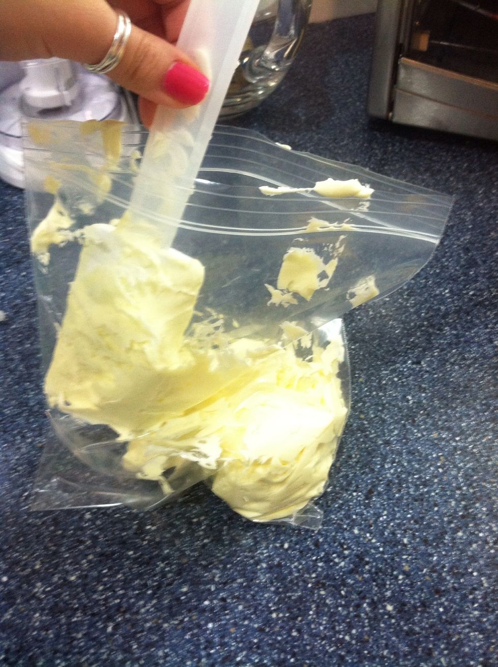 Spoon the whip into a plastic sandwich bag.