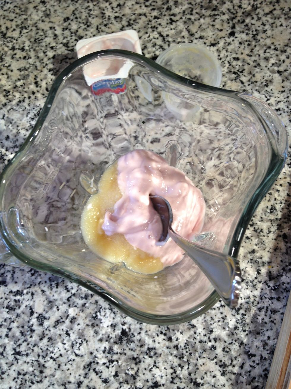 Spoon the yogurt and apple sauce into the blender