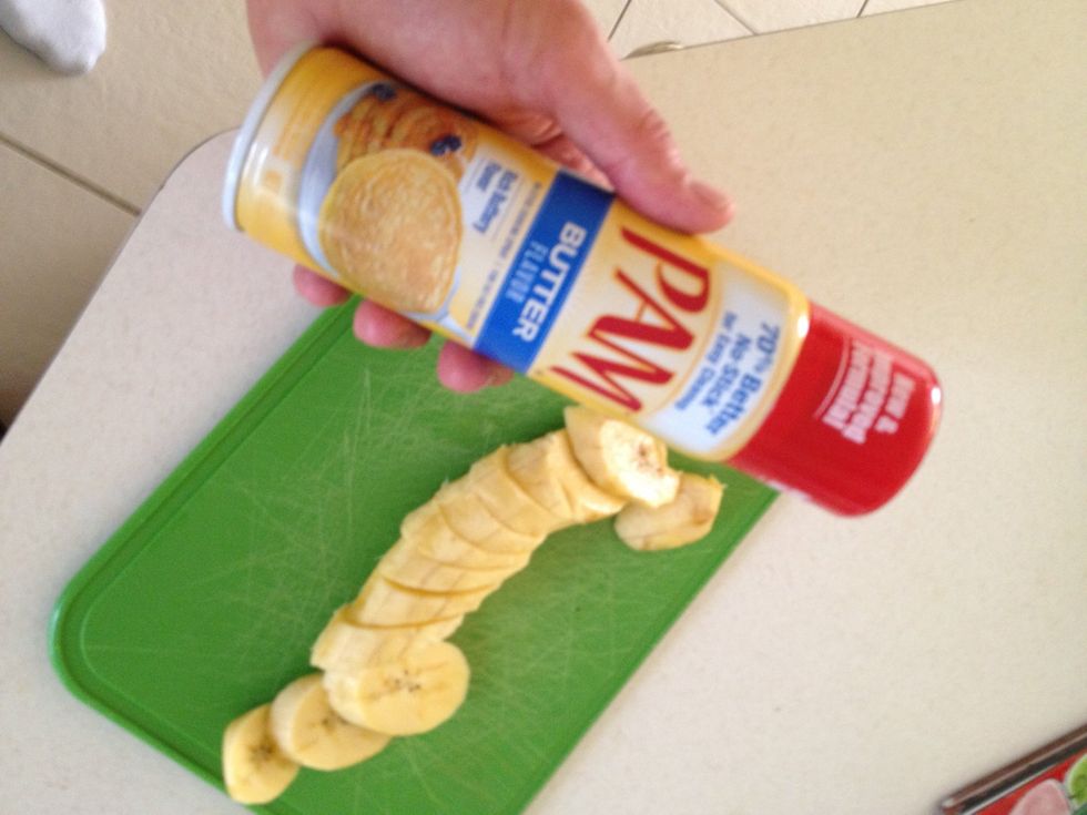 Spray a non stick pan with the cooking oil.